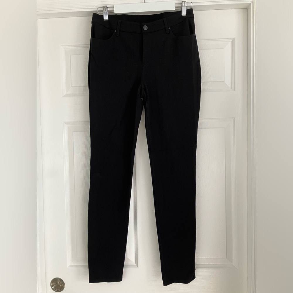 NWOT Chico’s perfect fit black pants size 0 (fits like a size 4)